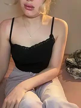 Holly-Glamour from StripChat