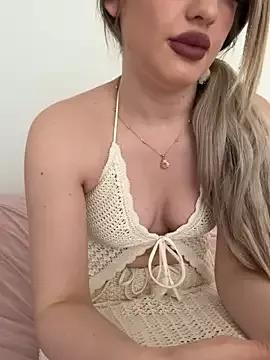 Holly-Glamour from StripChat