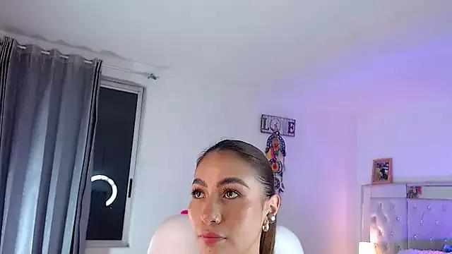 hollythomson from StripChat