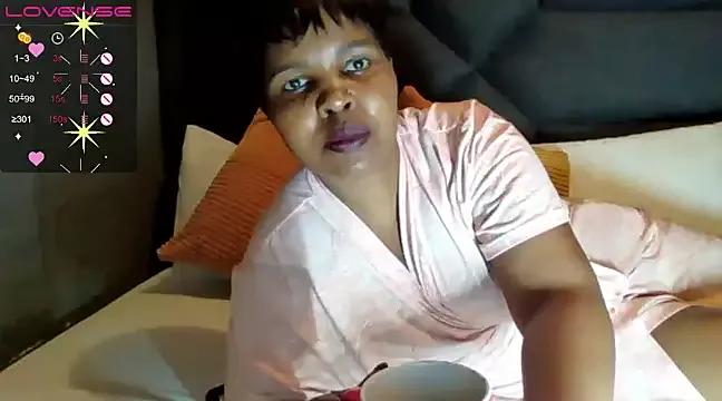 Honeybae82x from StripChat is Freechat