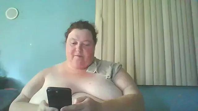 Honeybee2025 from StripChat is Freechat