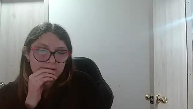 HoneyLane_ from StripChat is Freechat