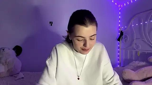 HoneyMist from StripChat is Freechat