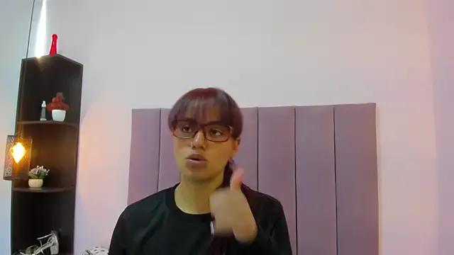 HoollyHendrix from StripChat is Freechat