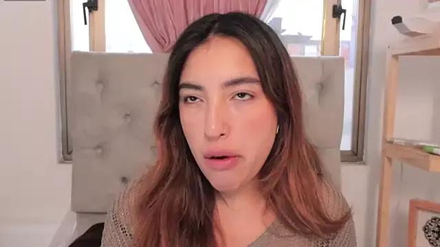 hooneyKitty from StripChat is Freechat