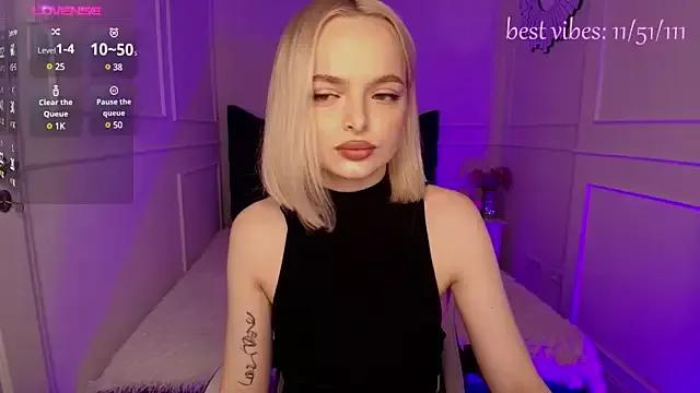 hoorny_blondie from StripChat