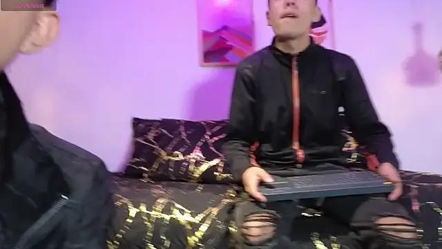 Hoot_boyss from StripChat