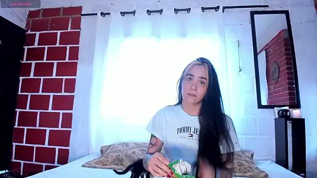 hornykim from StripChat is Freechat