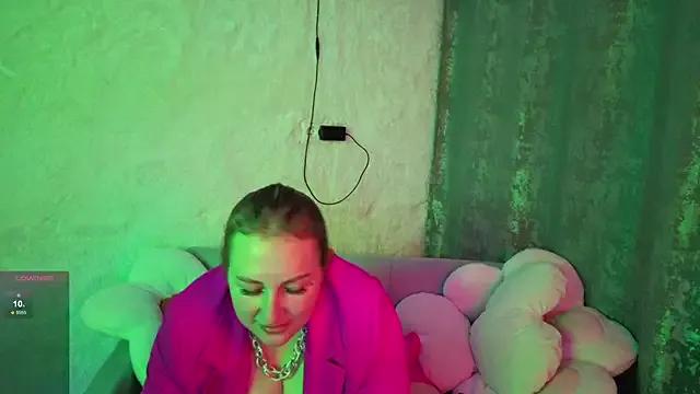 hornywood_ from StripChat is Freechat