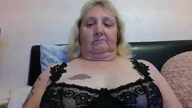 Hot_Mummy_Tilly from StripChat is Freechat