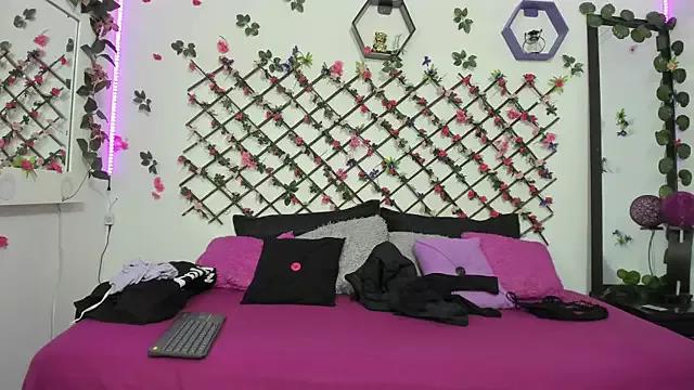 hot_queenss from StripChat is Freechat