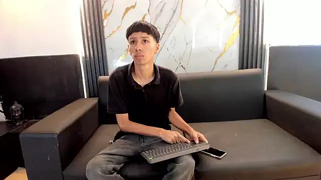 iaandalton from StripChat is Freechat