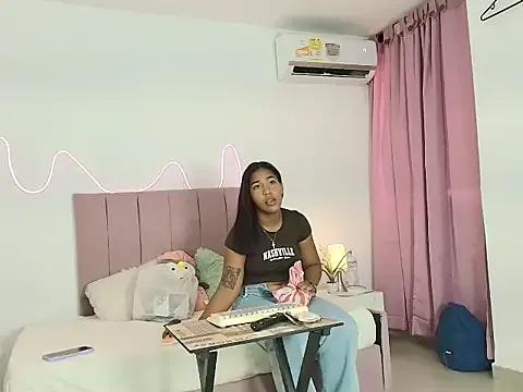 iiamsara from StripChat is Freechat