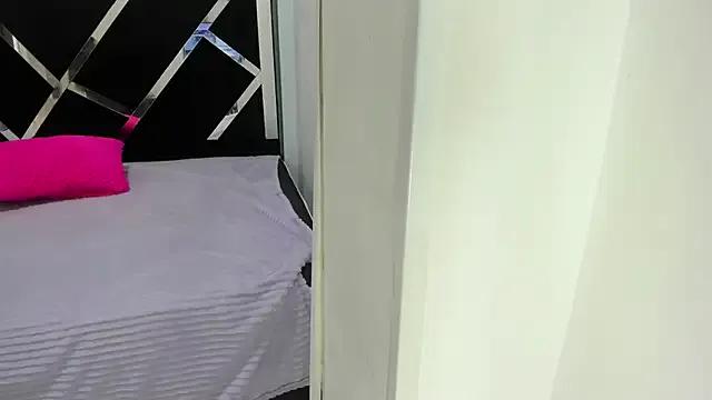 iisabella_noa from StripChat is Freechat
