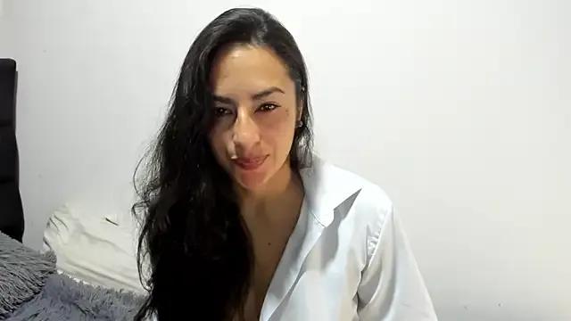 Imevarose from StripChat is Freechat
