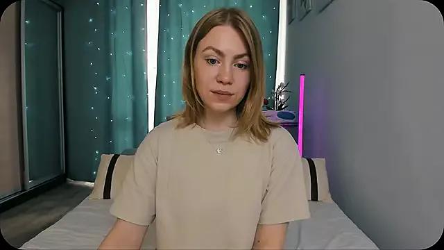 InsatiableFoxX from StripChat is Freechat