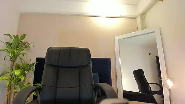 Iris_Parkerr from StripChat is Freechat