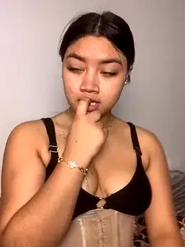 Isabella_Gold from StripChat is Freechat