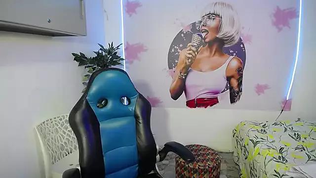 isabella_ssaenz from StripChat is Freechat