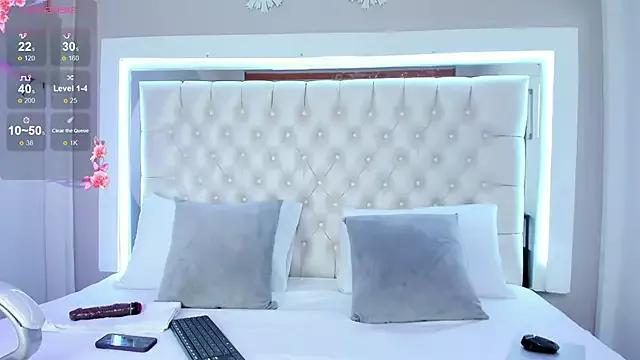 IsaLondon from StripChat is Freechat