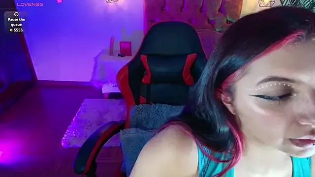 isaraa_ from StripChat is Freechat