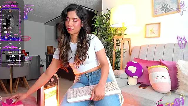 Issa_cooper from StripChat is Freechat