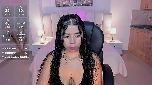 issi_loren from StripChat is Freechat