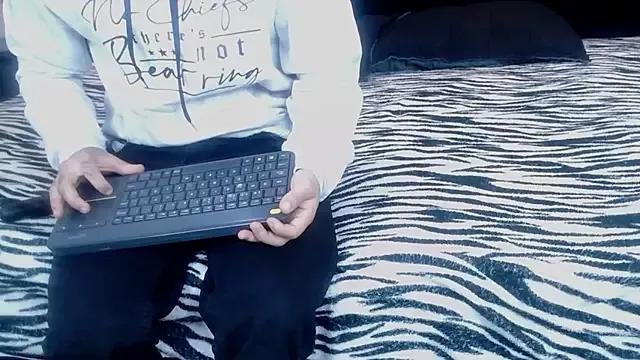 Jackson_n_Scarlett from StripChat is Freechat