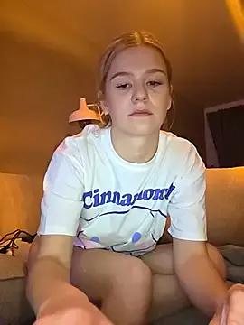 Jenniiibaby from StripChat