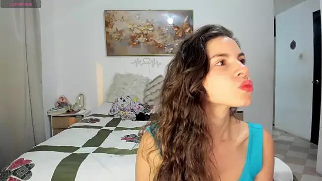 jessyegoldenn from StripChat