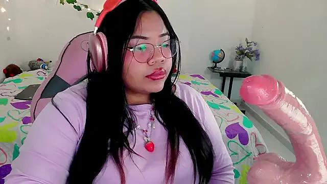 Juicy_elenxx from StripChat is Freechat