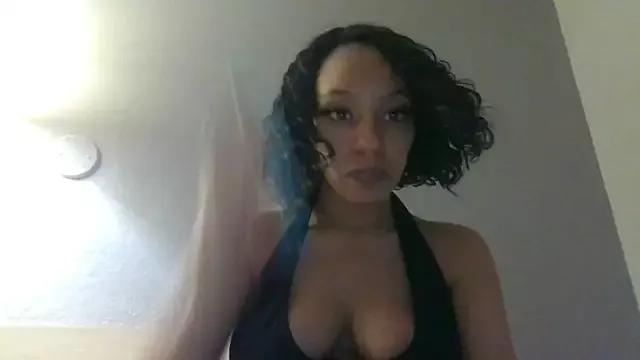 juicyyy323 from StripChat