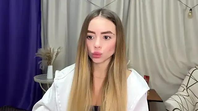 Juliamiracle from StripChat is Freechat