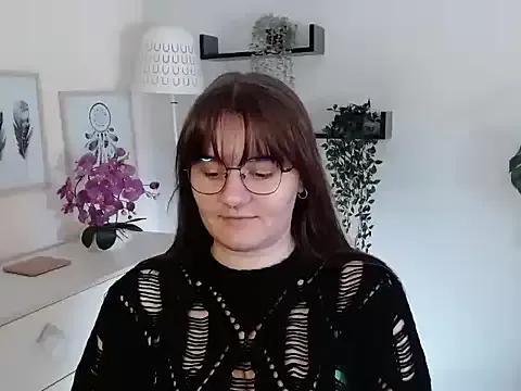 Julie_Diamond from StripChat is Freechat