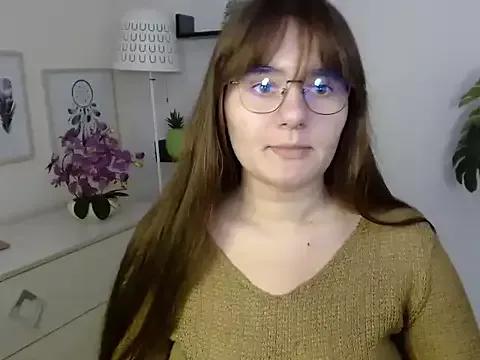 Julie_Diamond from StripChat is Freechat