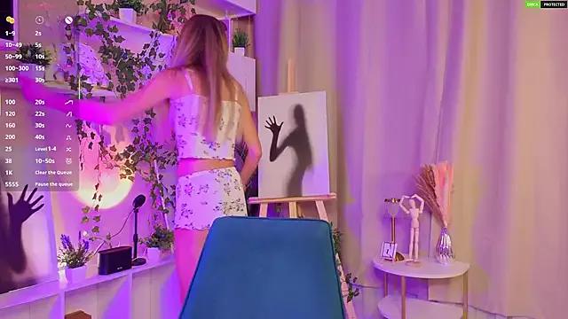 JulieLupo from StripChat is Freechat