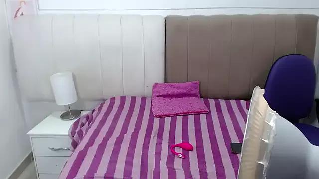 Julieta_curvy69 from StripChat is Freechat