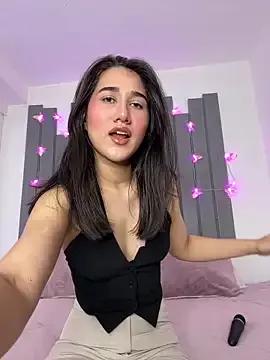 julieta_jhonss from StripChat is Freechat