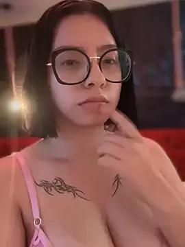 Julieta_reyes from StripChat is Freechat