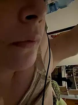 Julietcurvystar from StripChat is Freechat