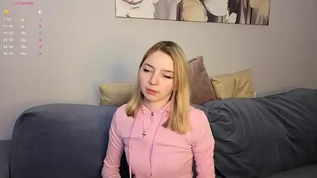 JulieTorres from StripChat is Freechat