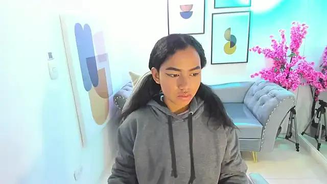 Juliie_coper from StripChat is Freechat