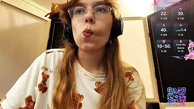 JuneCooper from StripChat is Freechat