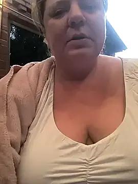 jusichka from StripChat is Freechat