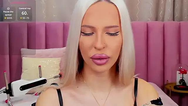 KailaCrystall from StripChat is Freechat