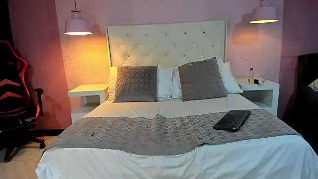 KarinaTylor from StripChat is Freechat