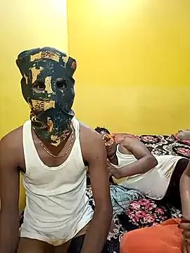 Karisma-sexy-couple from StripChat is Freechat