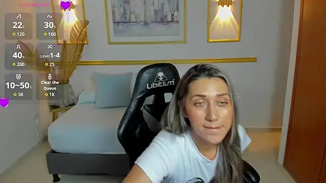 karlyy_ from StripChat is Freechat