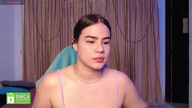 KAROLYNE_DS from StripChat is Freechat