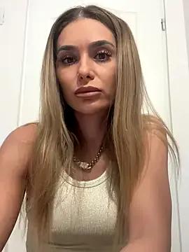 KaseyQuinn_ from StripChat is Freechat